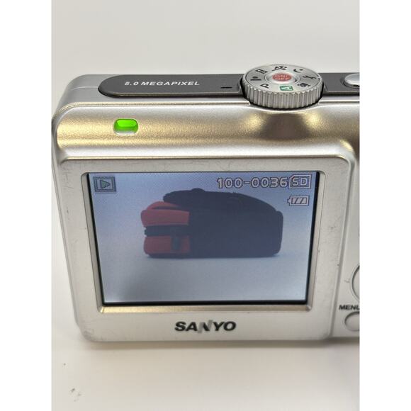 Sanyo VPC S500 Silver Digital Camera TESTED WORKS With Case. VG Condition.